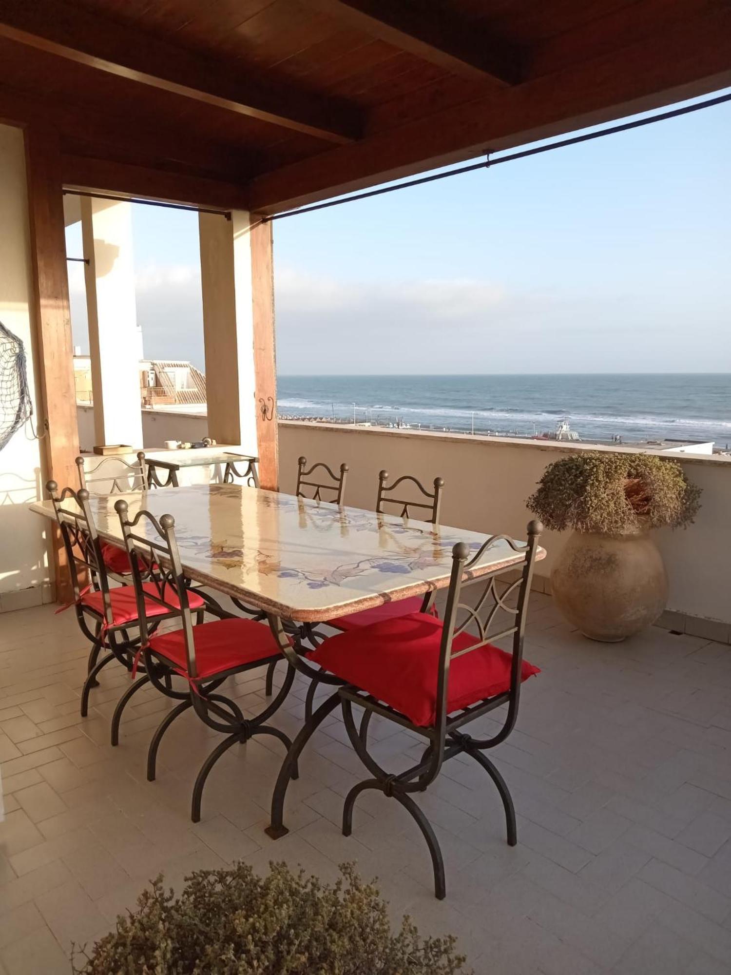 Ostia Attico Fronte Mare Apartment Ngoại thất bức ảnh